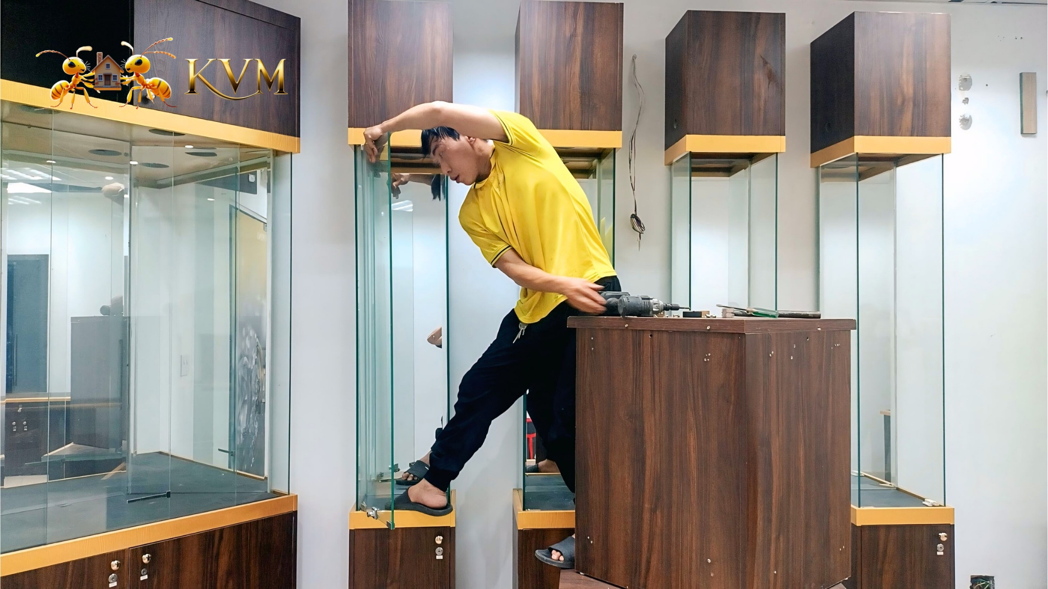 Với dịch vụ chuyển nhà chuyên nghiệp, nhân viên sẽ hỗ trợ bạn lắp đặt và sắp xếp đồ đạc gọn gàng.