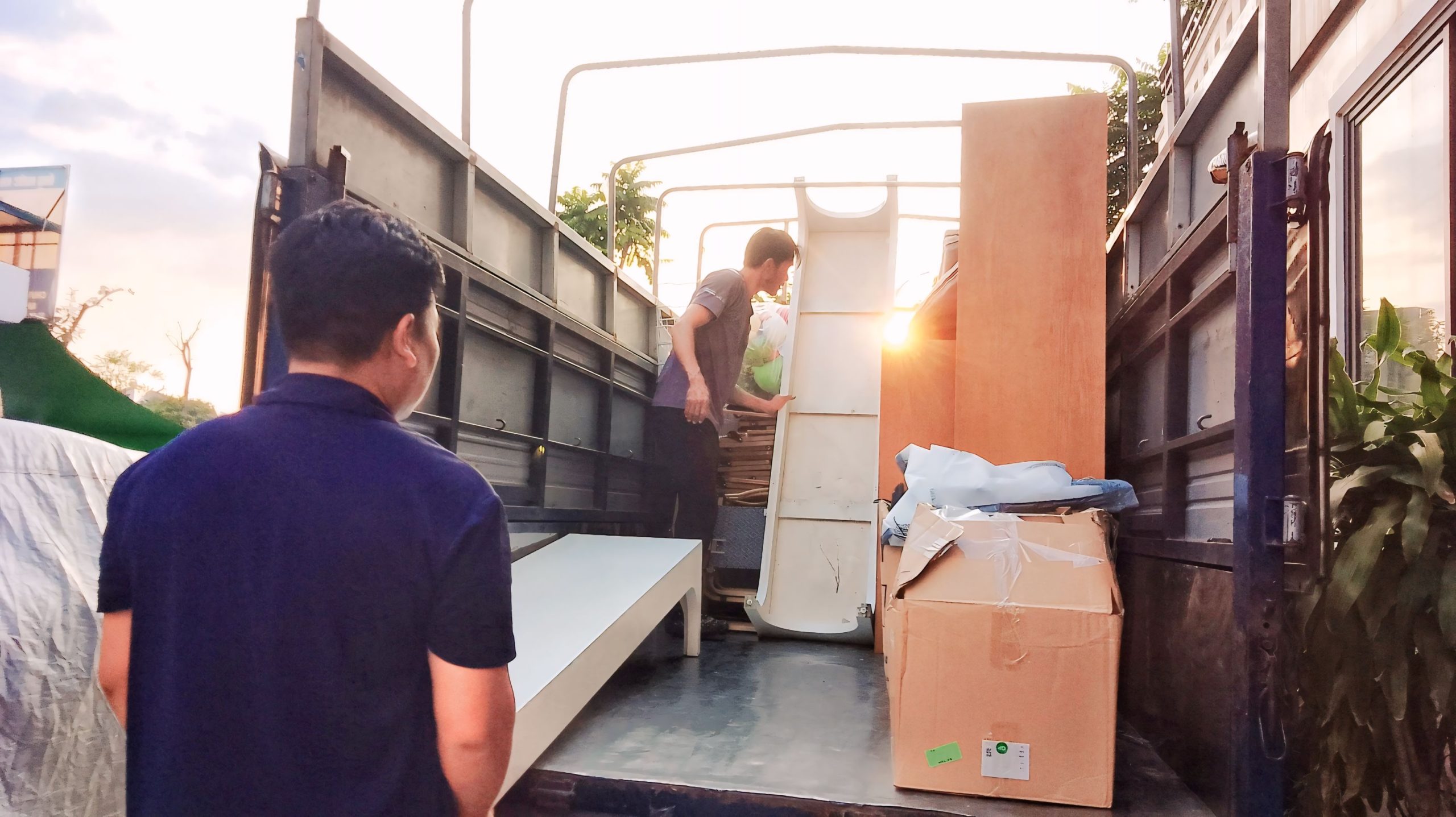 Dịch vụ chuyển văn phòng trọn gói hỗ trợ xe tải phù hợp với mọi đồ đạc của khách hàng